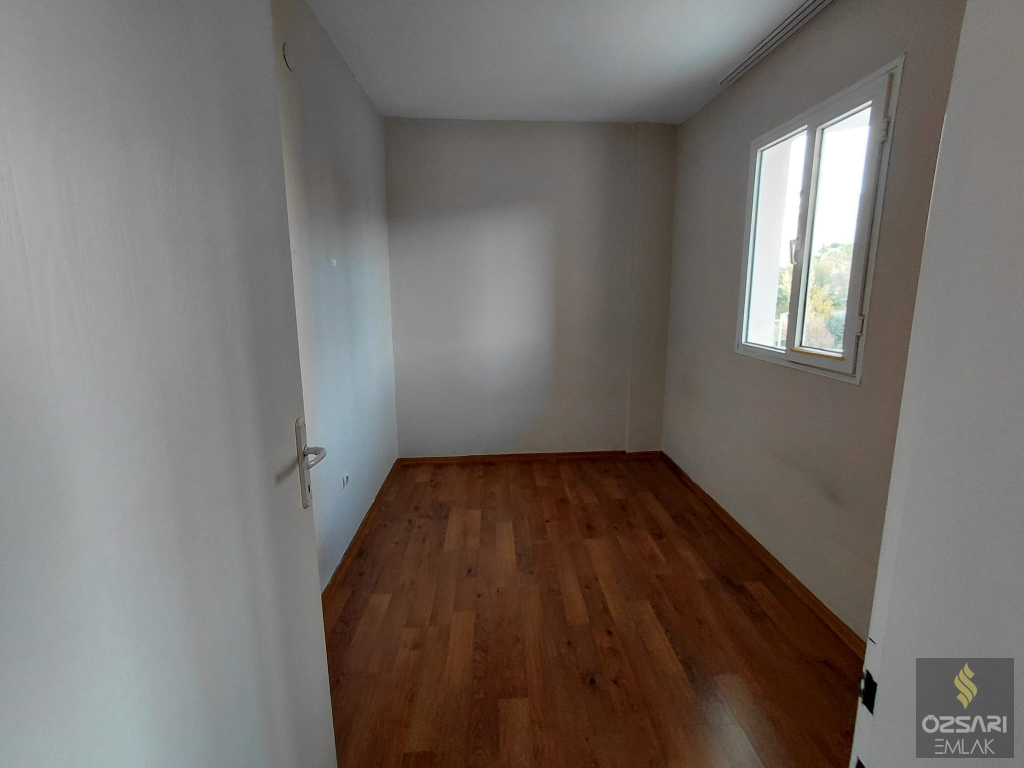 BORNOVA EVKA4 2+1 DOĞALGAZLI FERAH KİRALIK DAİRE