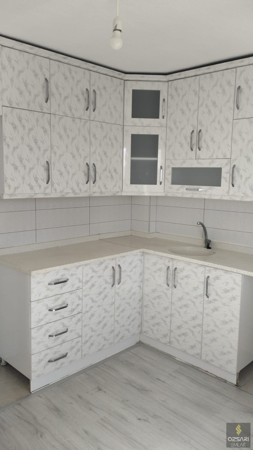 Bornova Atatürk mah. kiralık 3+1 doğalgazlı ve klimalı daire