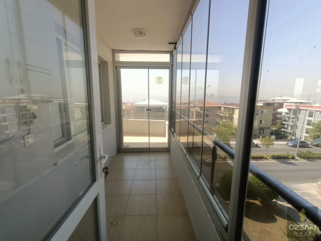 BORNOVA İNÖNU BARBAROS CADDESİNDE EGEYAŞAM EVLERİ SİTESİNDE 3+1FULL YAPILI DAİRE