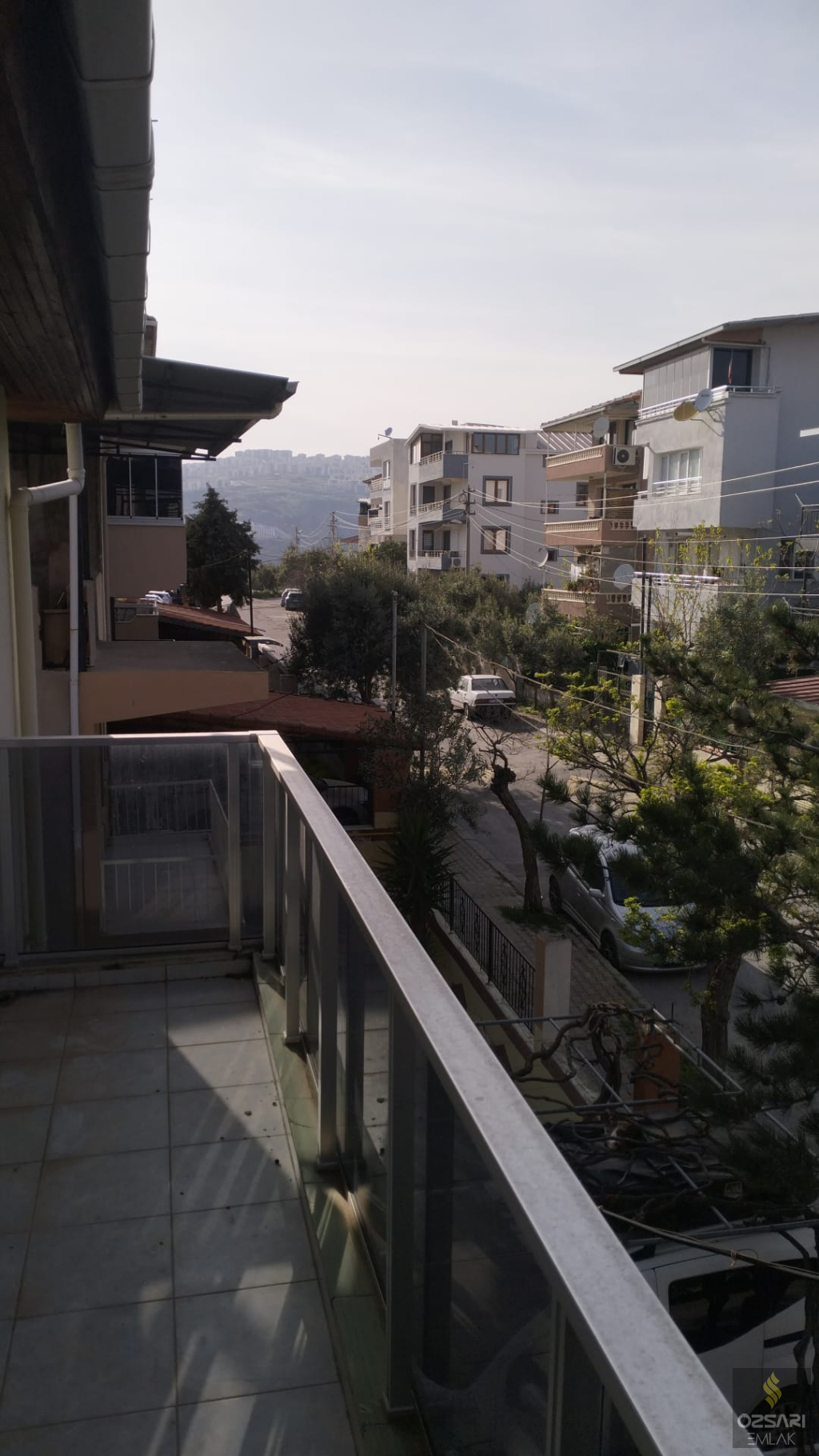 BORNOVA ATATÜRK MAHALLESİNDE KİRALIK TERASLI 1+1 DAİRE
