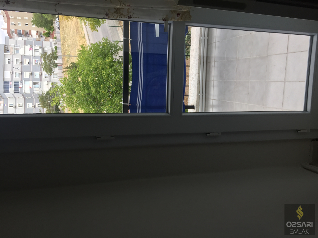 BORNOVA EVKA 4 MAHALLESİNDE FULL EŞYALI DOĞALGAZLI KLİMALI KİRALIK DAİRE
