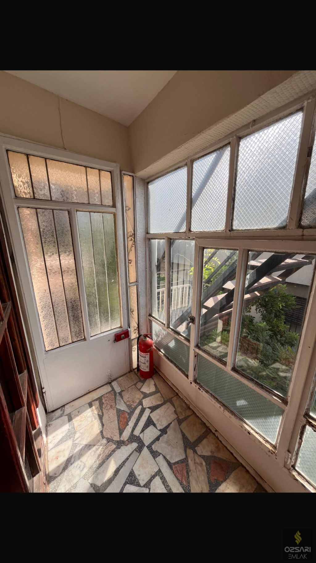 Bornova Atatürk mah deniz manzaralı 3 katlı satılık Bina