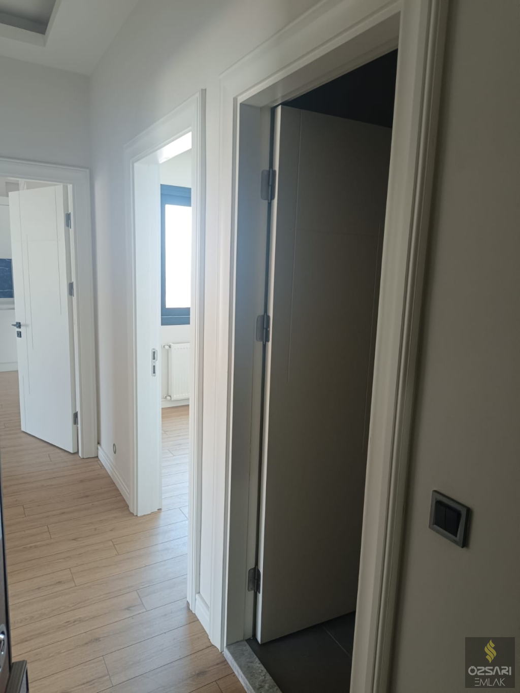 BORNOVA ŞEHİRHASTANESİ KARŞISI ÖZEL TERASLI EBEVEYN BANYOLU GİYİNME ODALI SATILI