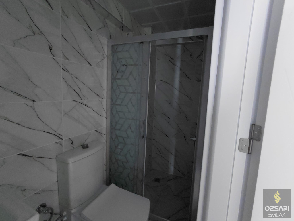 BORNOVA ATATÜRK MAHALLESİNDE 1+1 İKİADET FULL EŞYALI KİRALIK DAİRE YENİ BİNA