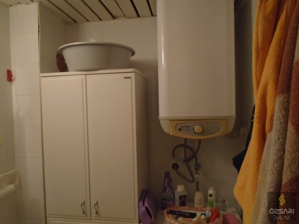 BORNOVA EVKA 4 MAHALLESİNDE FULL EŞYALI DOĞALGAZLI KLİMALI KİRALIK DAİRE