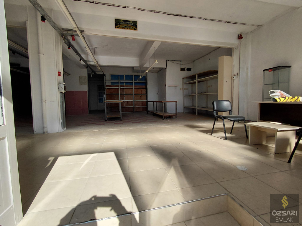 BORNOVA İNÖNÜ MAHALLESİNDE HER İŞE UYGUN KULLANIŞLI FERAH DÜKKAN