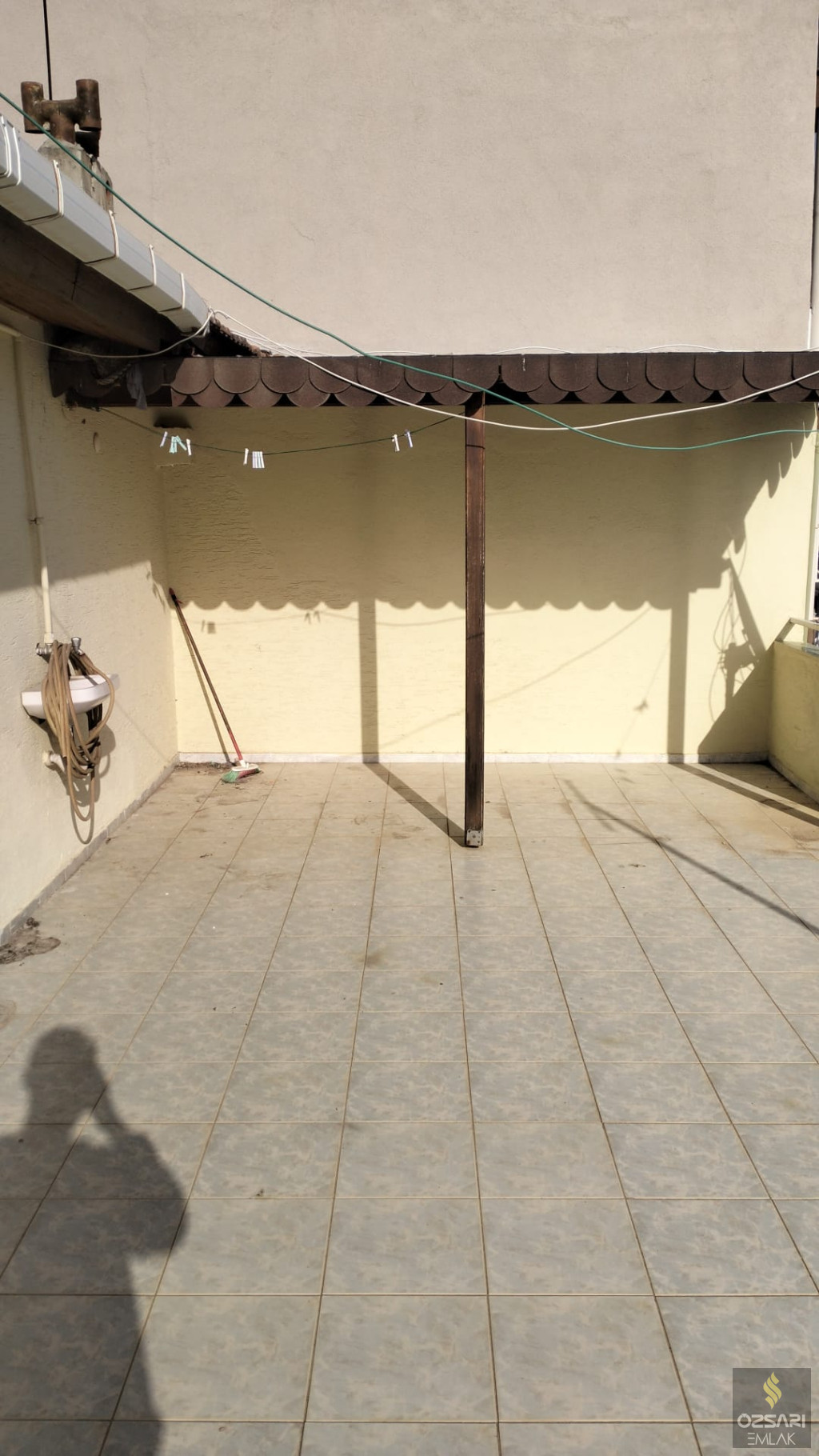 BORNOVA ATATÜRK MAHALLESİNDE KİRALIK TERASLI 1+1 DAİRE