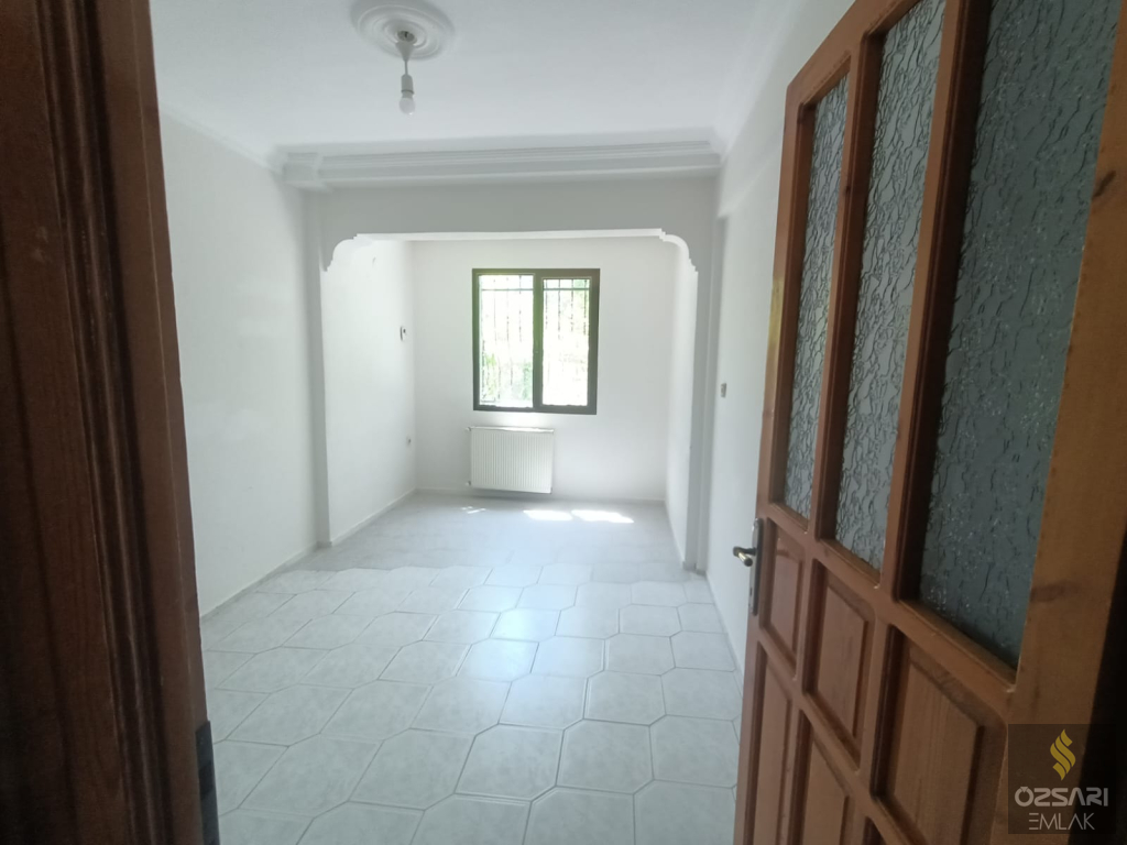 BORNOVA İNÖNÜ MAHALLESİ SEYİT ŞANLI LİSESİNİN ARKASINDA KİRALIK DOĞALGAZLI DAİRE