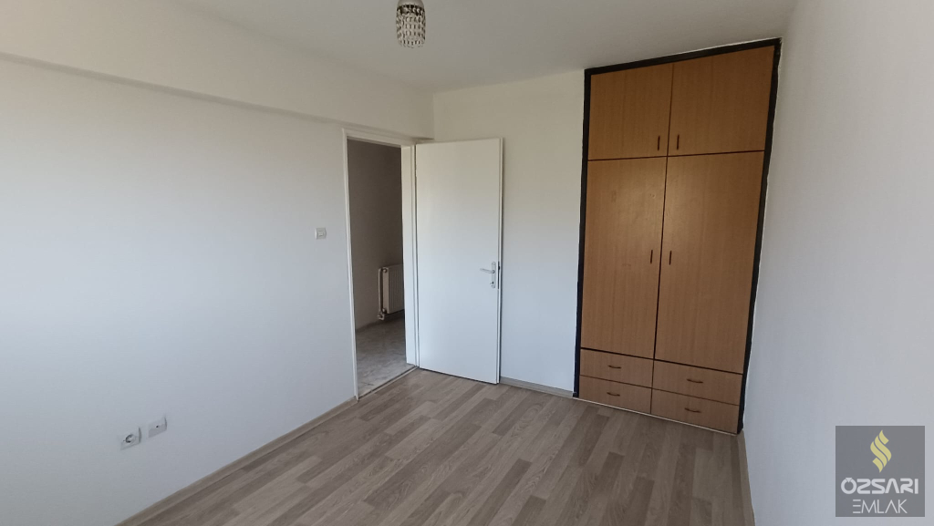 BORNOVA EVKA 4 3+1 DOĞALGAZLI KİRALIK DAİRE