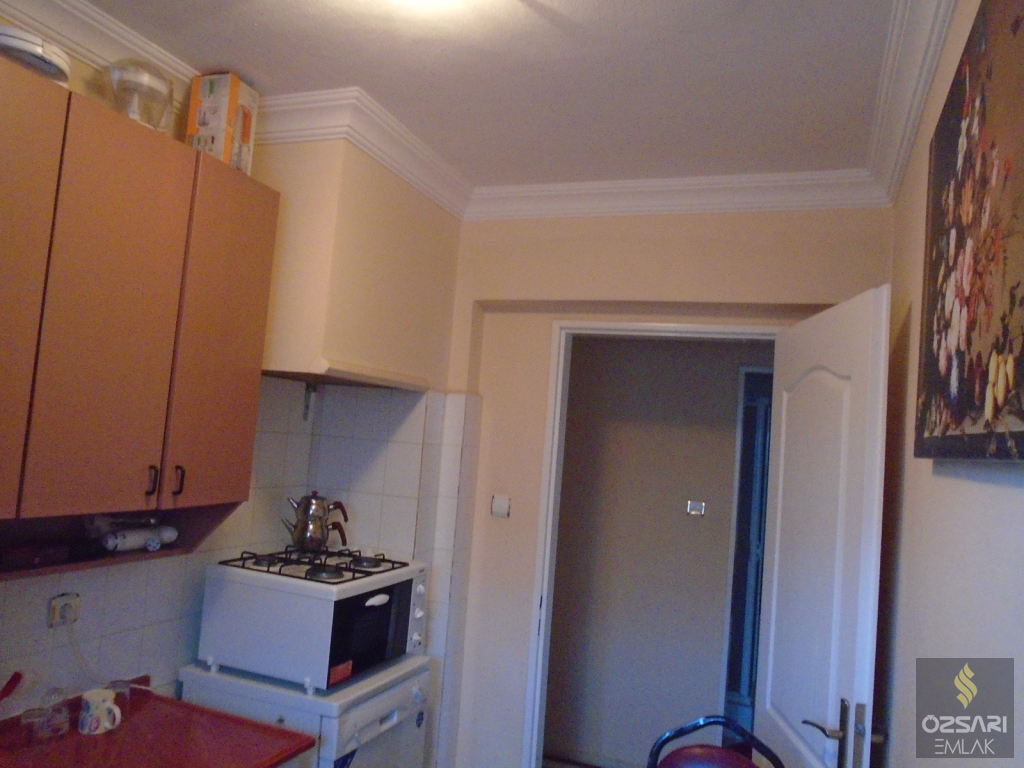 BORNOVA EVKA 4 MAHALLESİNDE FULL EŞYALI DOĞALGAZLI KLİMALI KİRALIK DAİRE