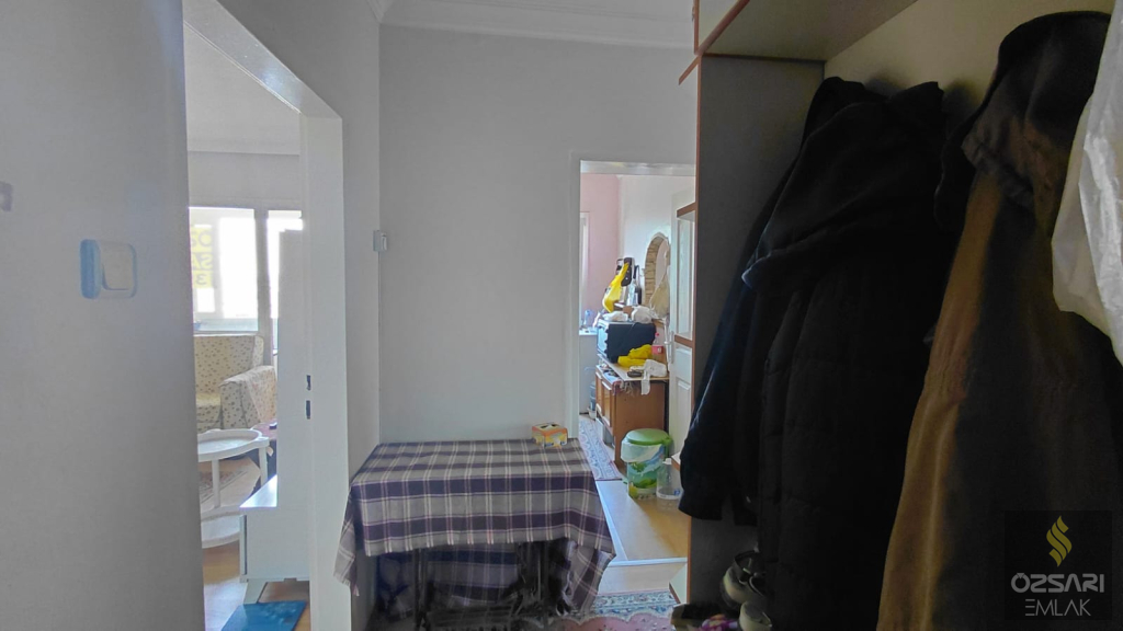 BUCA EVKA 1 DE DOĞALGAZLI ACİL SATILIK FIRSAT DAİRE