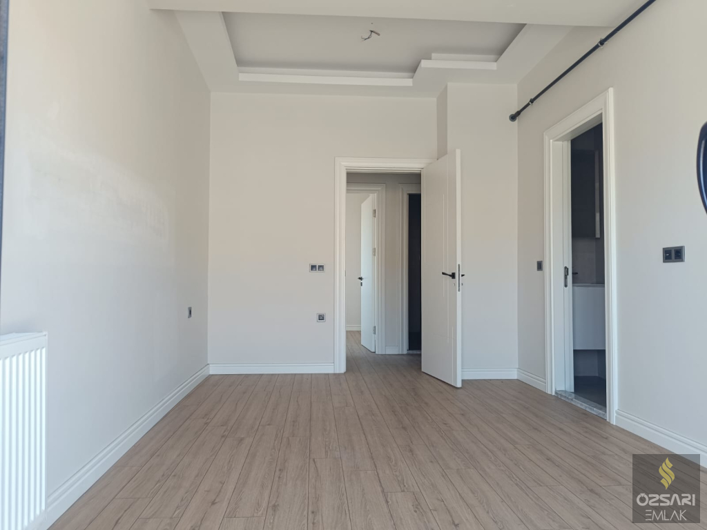 BORNOVA ŞEHİRHASTANESİ KARŞISI ÖZEL TERASLI EBEVEYN BANYOLU GİYİNME ODALI SATILI