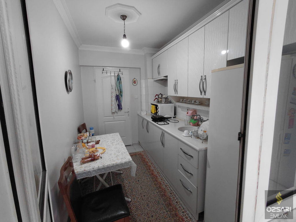 BORNOVA EVKA 4 YAPILI DENİZ MANZARALI 2+1 KAPALI MUTFAK FIRSAT DAİRE