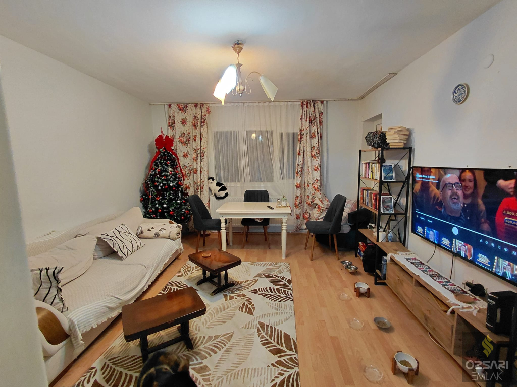 BORNOVA EVKA4 2+1 KAPALI MUTFAK DOĞALGAZLI GÜNEYCEPHE SATILIK DAİRE