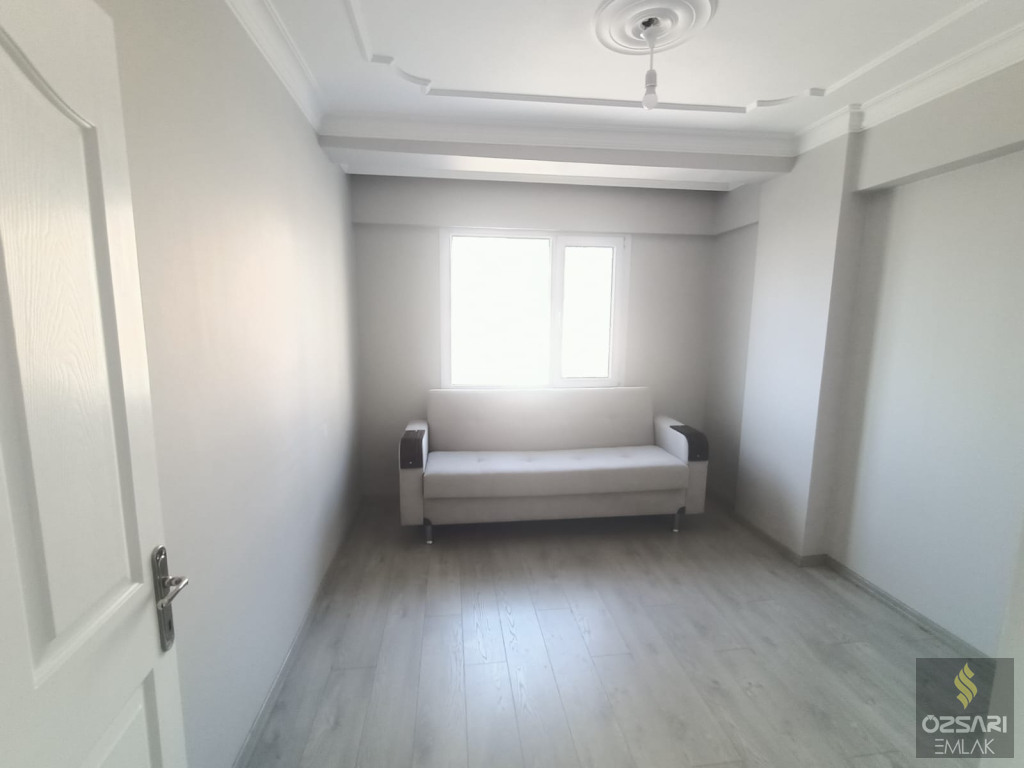 BORNOVA İNÖNU BARBAROS CADDESİNDE EGEYAŞAM EVLERİ SİTESİNDE 3+1FULL YAPILI DAİRE