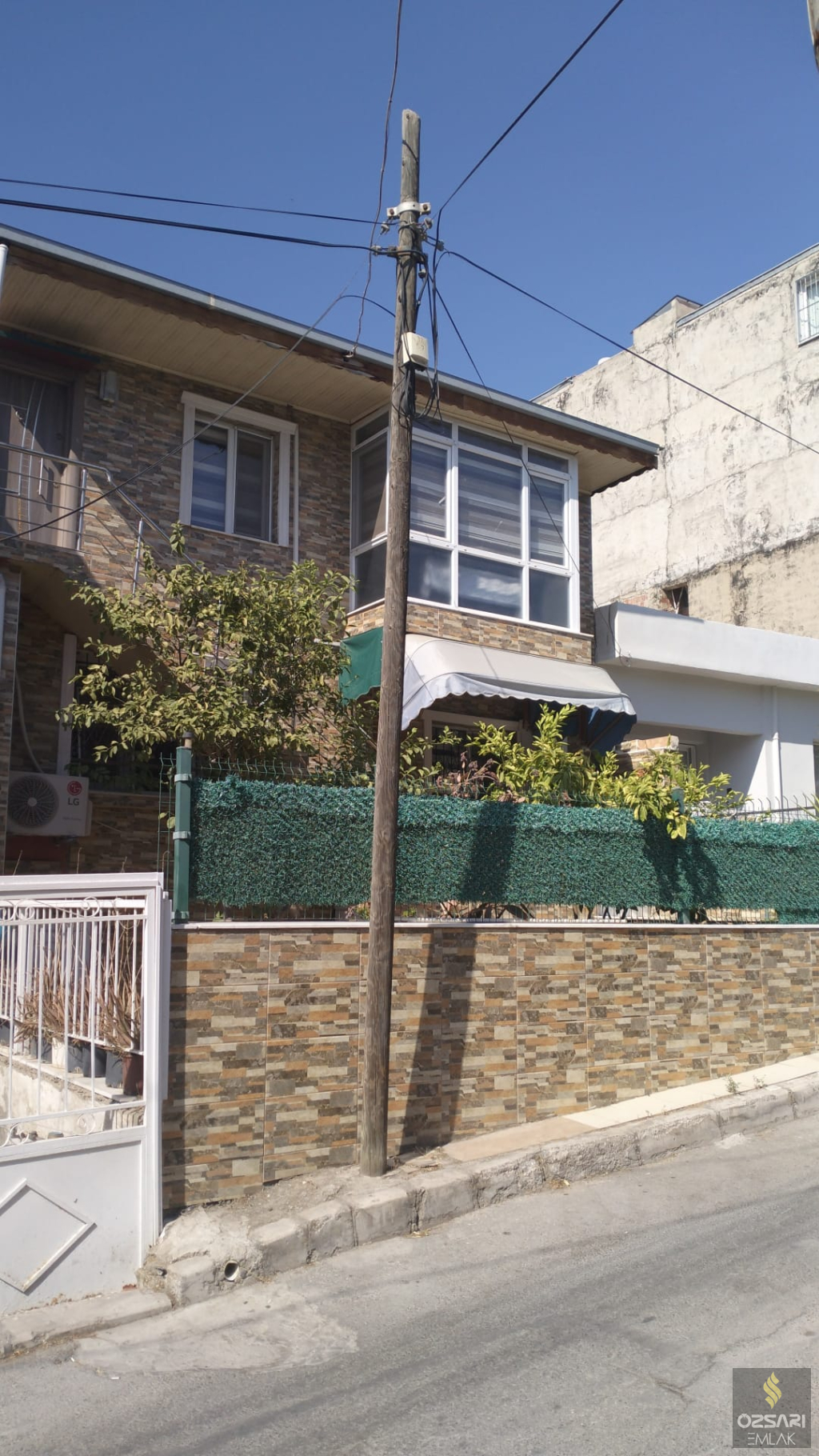 Bornova Atatürk Mah. 2katlı, 2daireli, Bahçeli Müstakil Satılık Bina