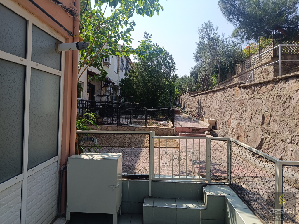 BORNOVA ATATÜRK MAHALLESİNDE MÜSTAKİL 3+1DUBLEKS BAHÇELİ SATILIK