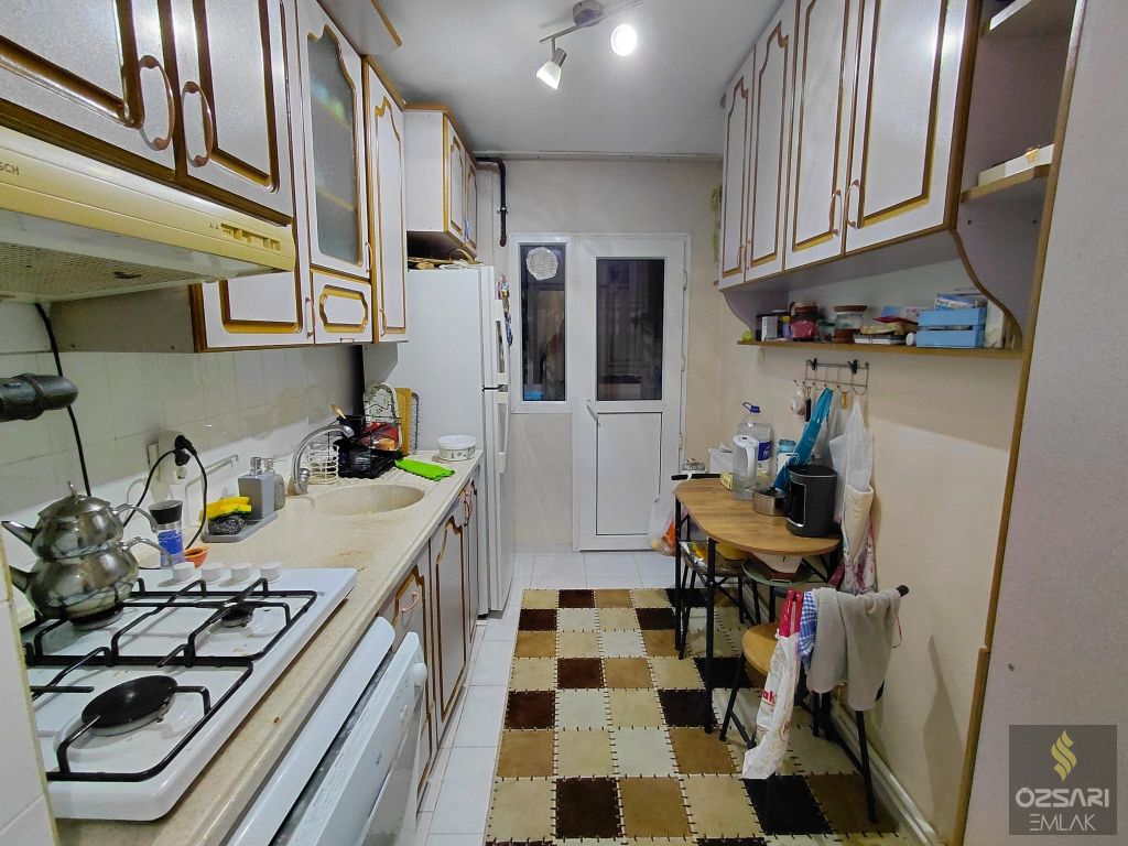 BORNOVA EVKA4 2+1 KAPALI MUTFAK DOĞALGAZLI GÜNEYCEPHE SATILIK DAİRE