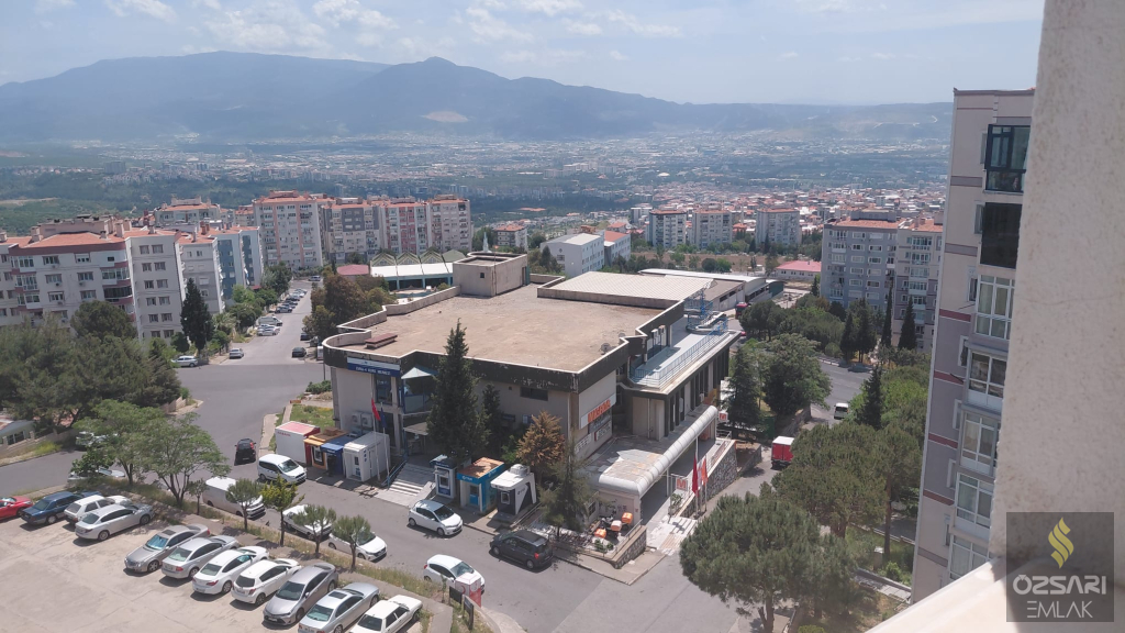 BORNOVA EVKA 4 2+1 DOĞALGAZLI FERAH KİRALIK DAİRE