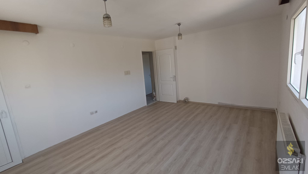 BORNOVA EVKA 4 3+1 DOĞALGAZLI KİRALIK DAİRE