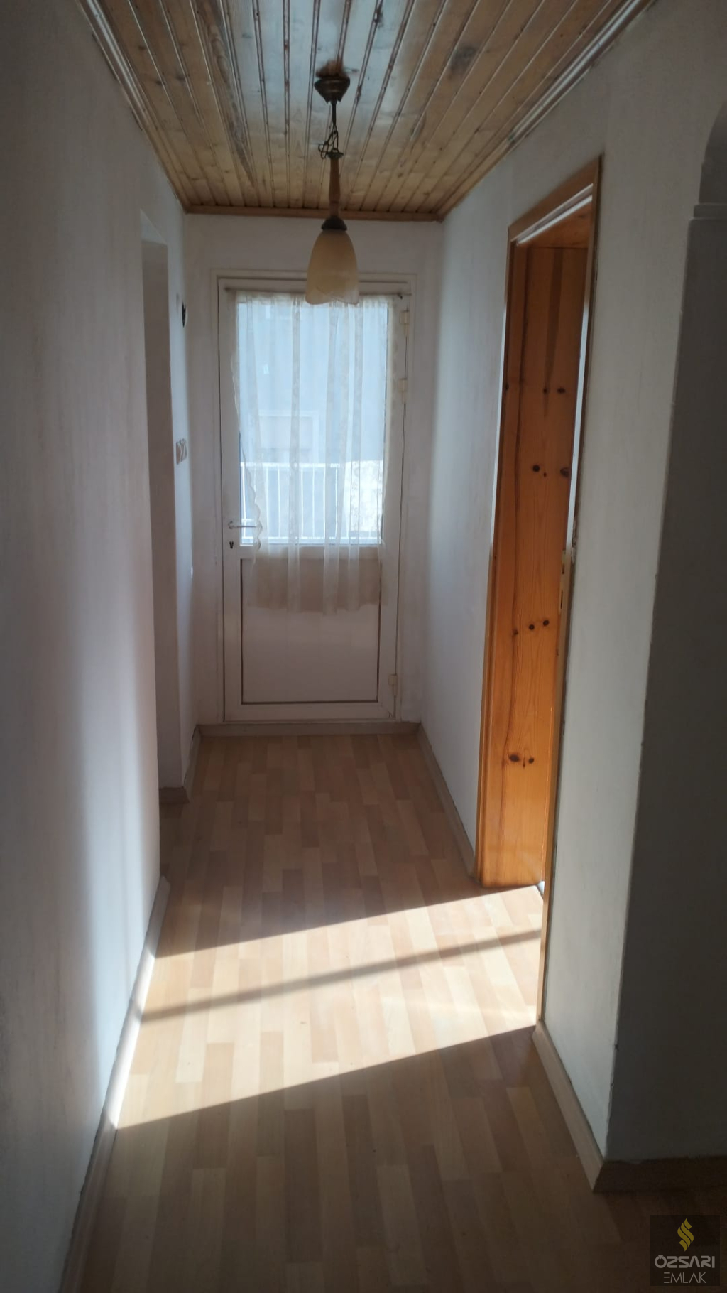 BORNOVA ATATÜRK MAHALLESİNDE KİRALIK TERASLI 1+1 DAİRE