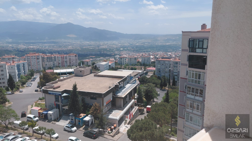 BORNOVA EVKA 4 2+1 DOĞALGAZLI FERAH KİRALIK DAİRE