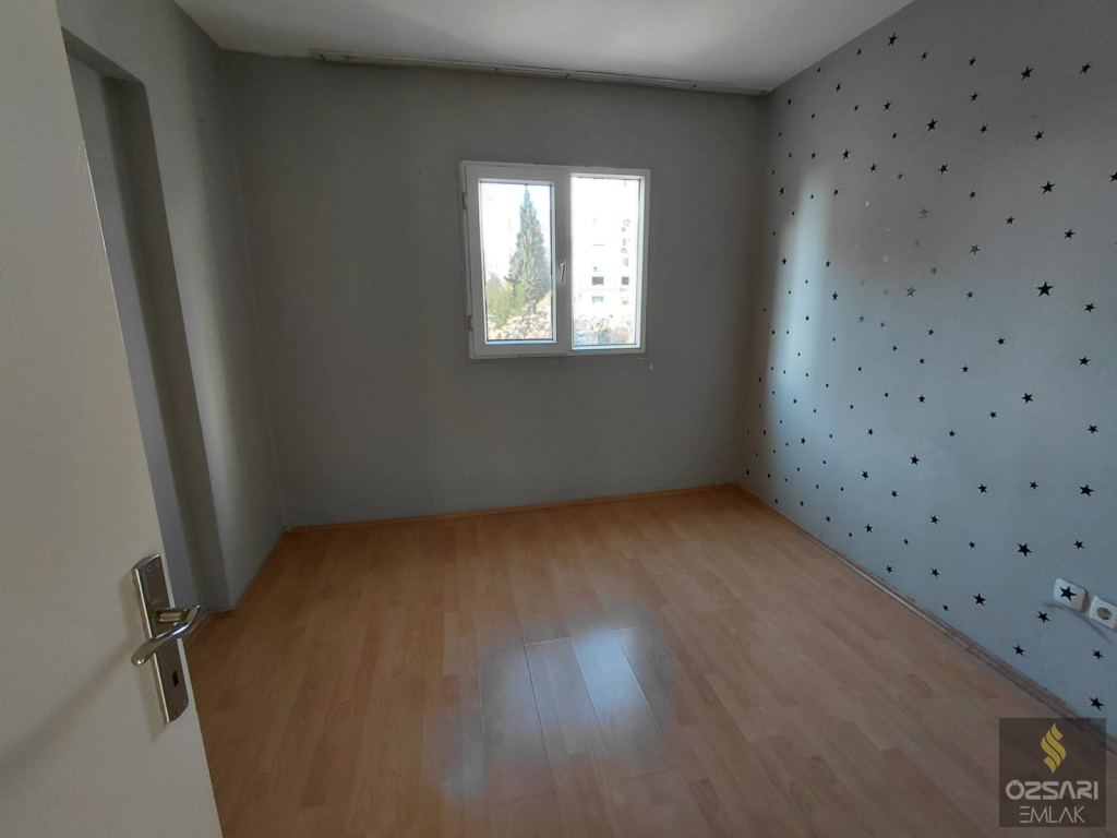 BORNOVA EVKA 4 2+1 GÜNEY CEPHE KİRALIK DAİRE