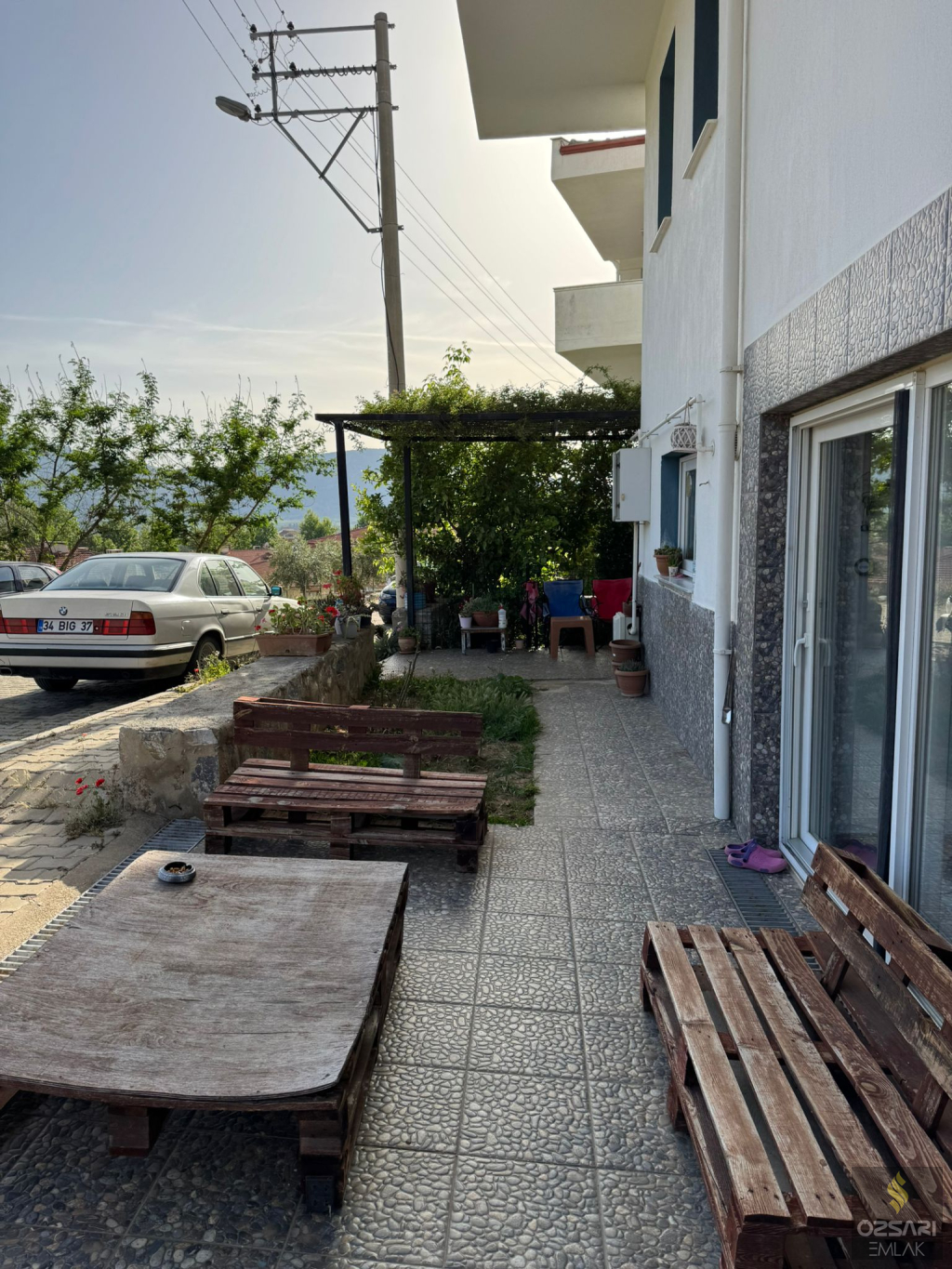 VİLLALAR BÖLGESİNİN EN İYİ KONUMUNDAKİ ÖN SIRADAKİ TRİPLEKS VİLLA SATILIĞA ÇIKMI