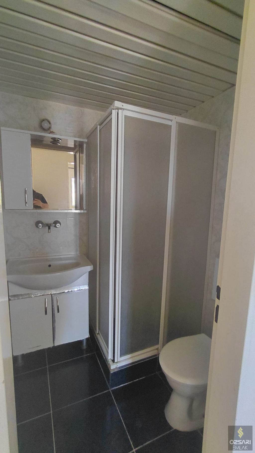BORNOVA EVKA 4 2+1 DOĞALGAZLI FERAH KİRALIK DAİRE