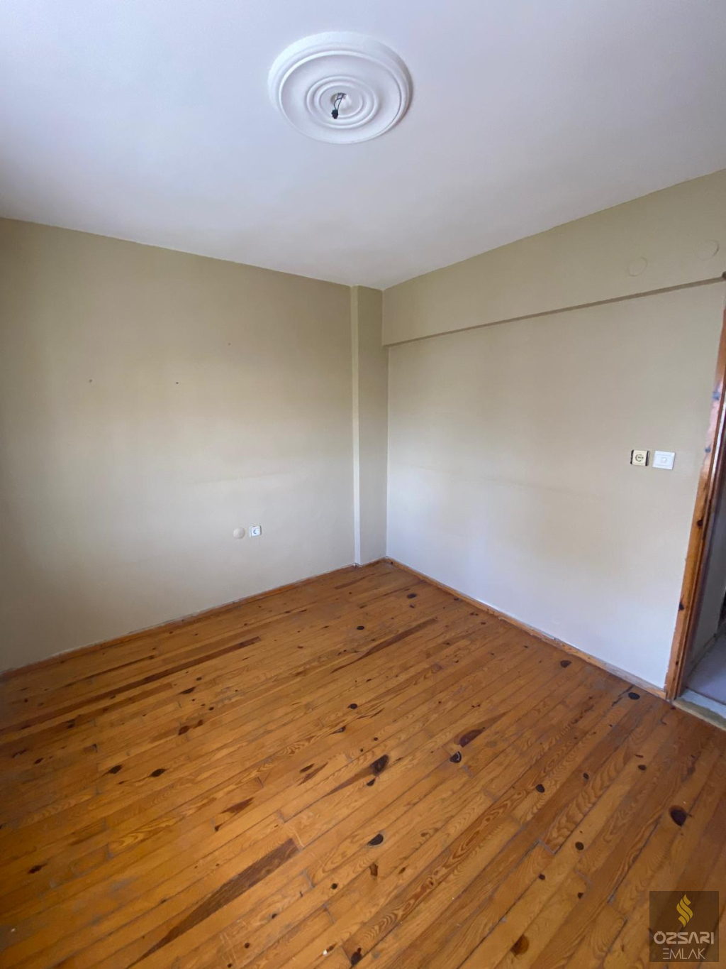 Bornova İnönü Mah. 4katlı 4daireli Komple Satılık Bina