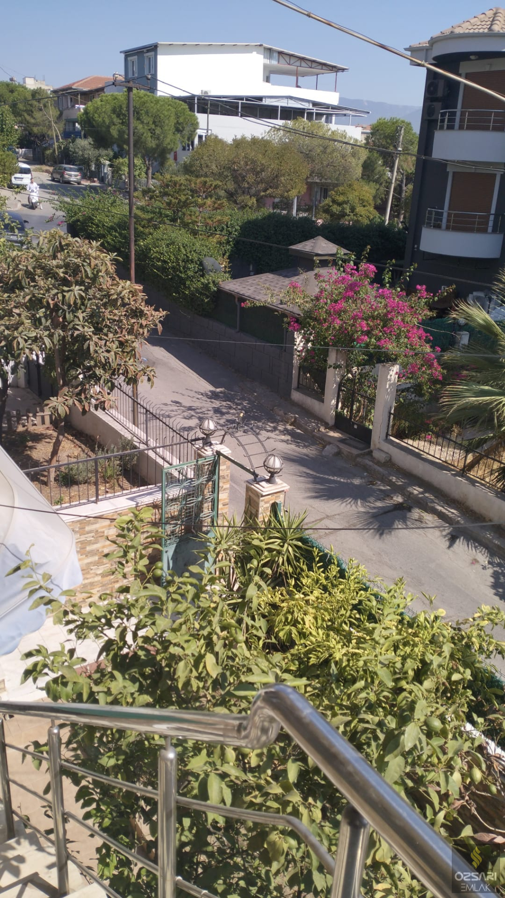 Bornova Atatürk Mah. 2katlı, 2daireli, Bahçeli Müstakil Satılık Bina