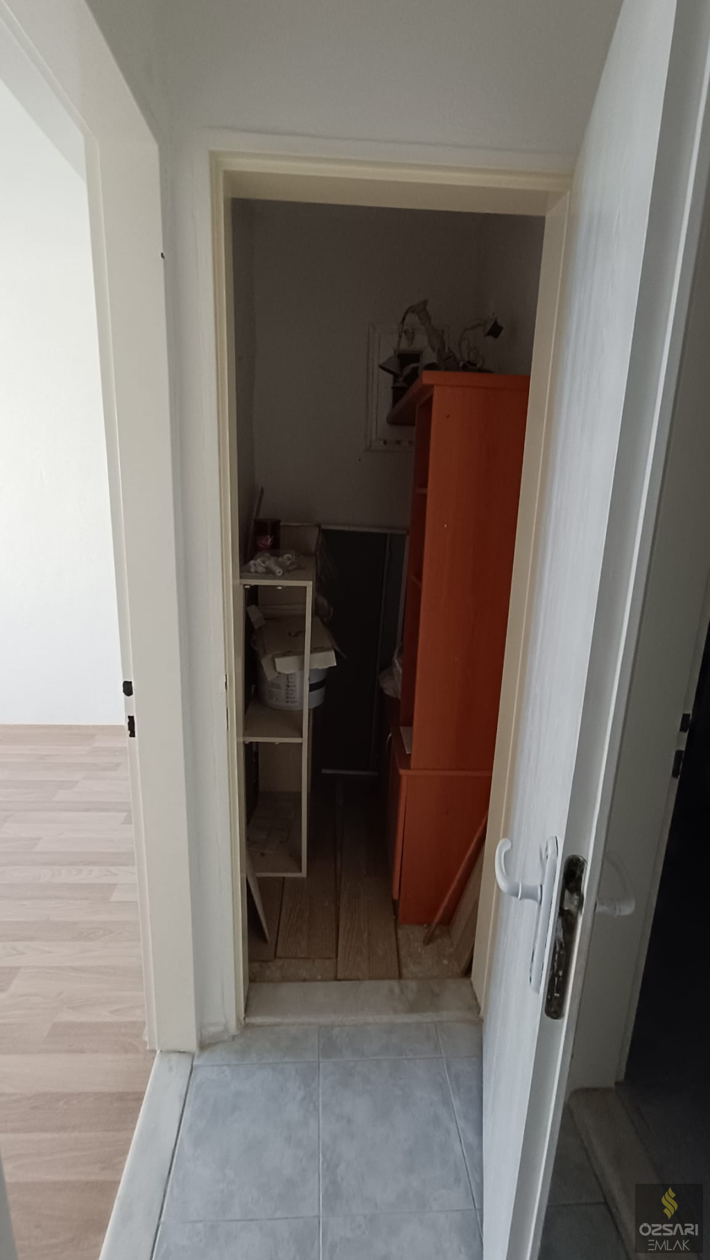 BORNOVA EVKA 4 3+1 DOĞALGAZLI KİRALIK DAİRE