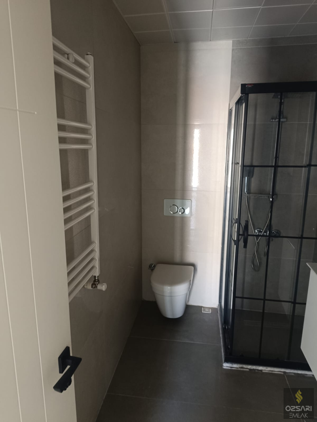 BORNOVA ŞEHİRHASTANESİ KARŞISI ÖZEL TERASLI EBEVEYN BANYOLU GİYİNME ODALI SATILI