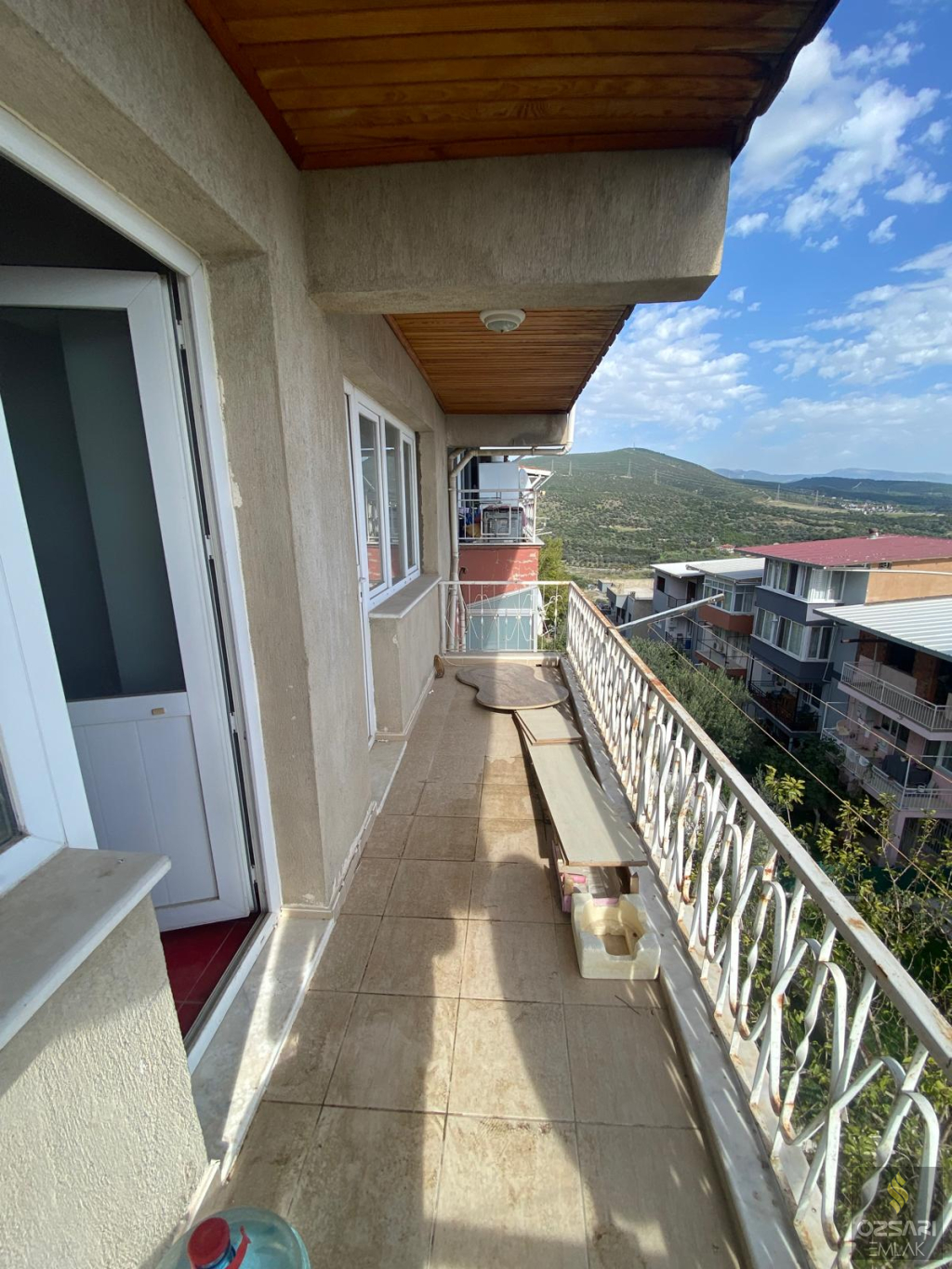 Bornova İnönü Mah. 4katlı 4daireli Komple Satılık Bina