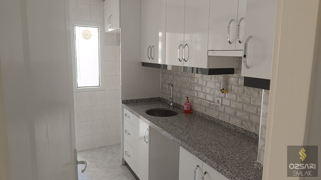 BORNOVA EVKA 4 3+1 DOĞALGAZLI KİRALIK DAİRE