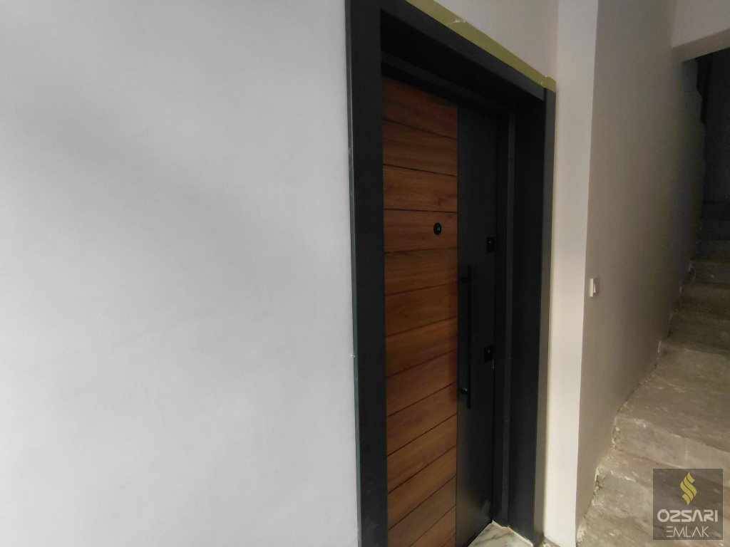 BORNOVA ATATÜRK MAHALLESİNDE 1+1 İKİADET FULL EŞYALI KLİMALI KİRALIK DAİRE YENİ