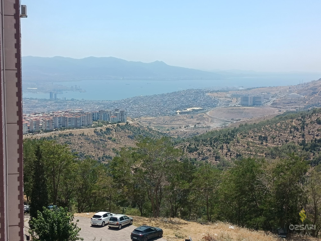 BORNOVA EVKA 4 2+1 DENİZ MANZARALI KİRALIK DAİRE