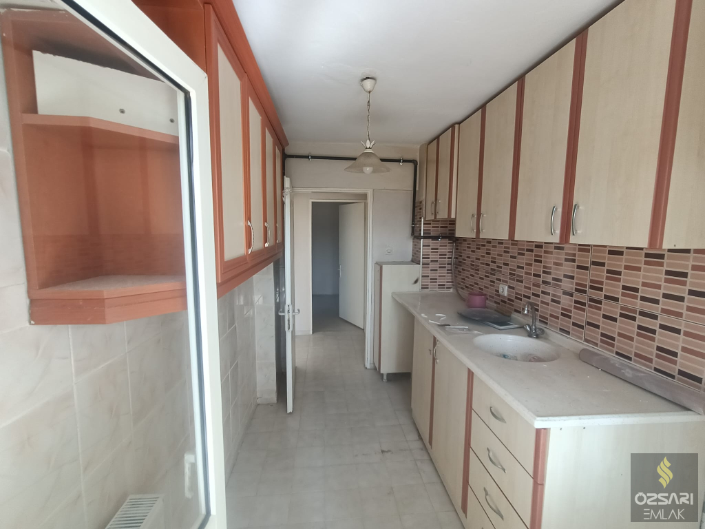 BORNOVA EVKA 4 3+1 DOĞALGAZLI KİRALIK DAİRE