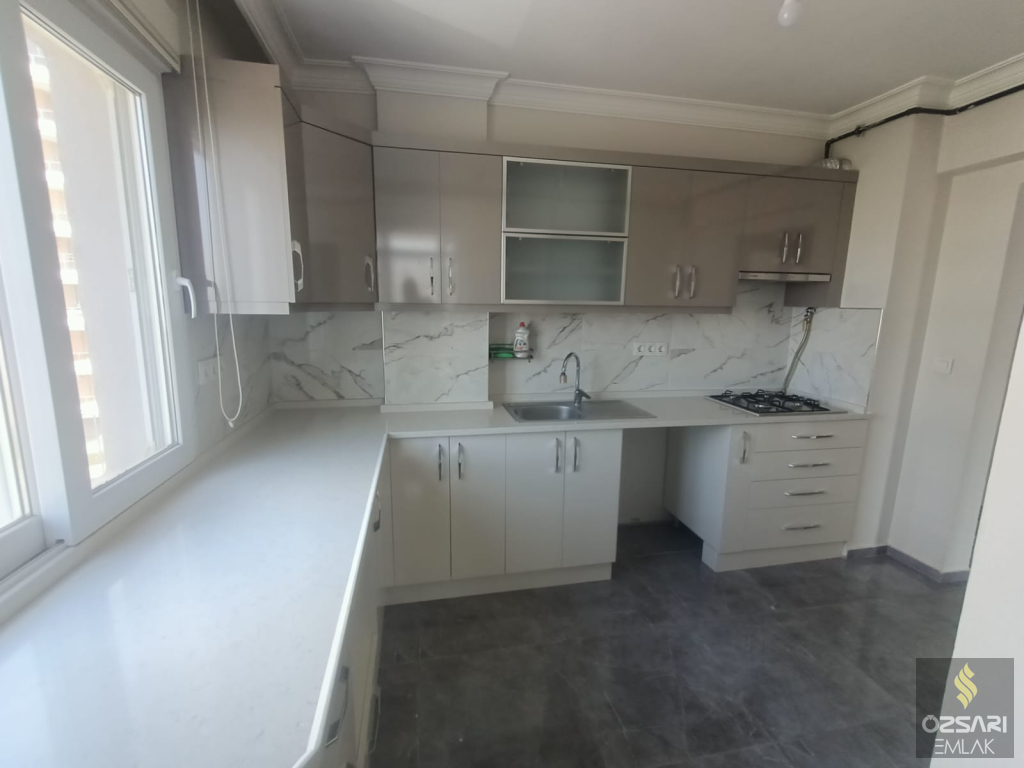BORNOVA İNÖNU BARBAROS CADDESİNDE EGEYAŞAM EVLERİ SİTESİNDE 3+1FULL YAPILI DAİRE