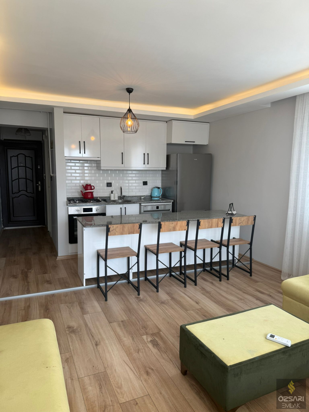 BORNOVA EVKA 4 FULL EŞYALI DOĞALGAZLI KİRALIK DAİRE