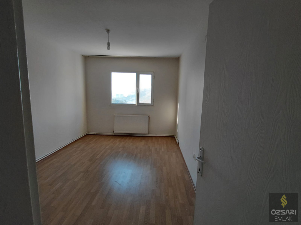 BORNOVA EVKA 4 3+1 GÜNEYCEPHE DOĞALGAZLI TEMİZ KİRALIK DAİRE