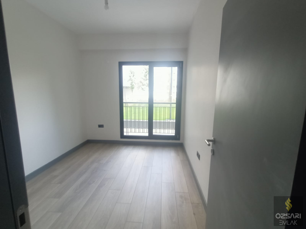 BAYRAKLI\'DA YÜZBAŞI HAKKI CADDESİNE YAKIN 3+1 SIFIR DAİRE
