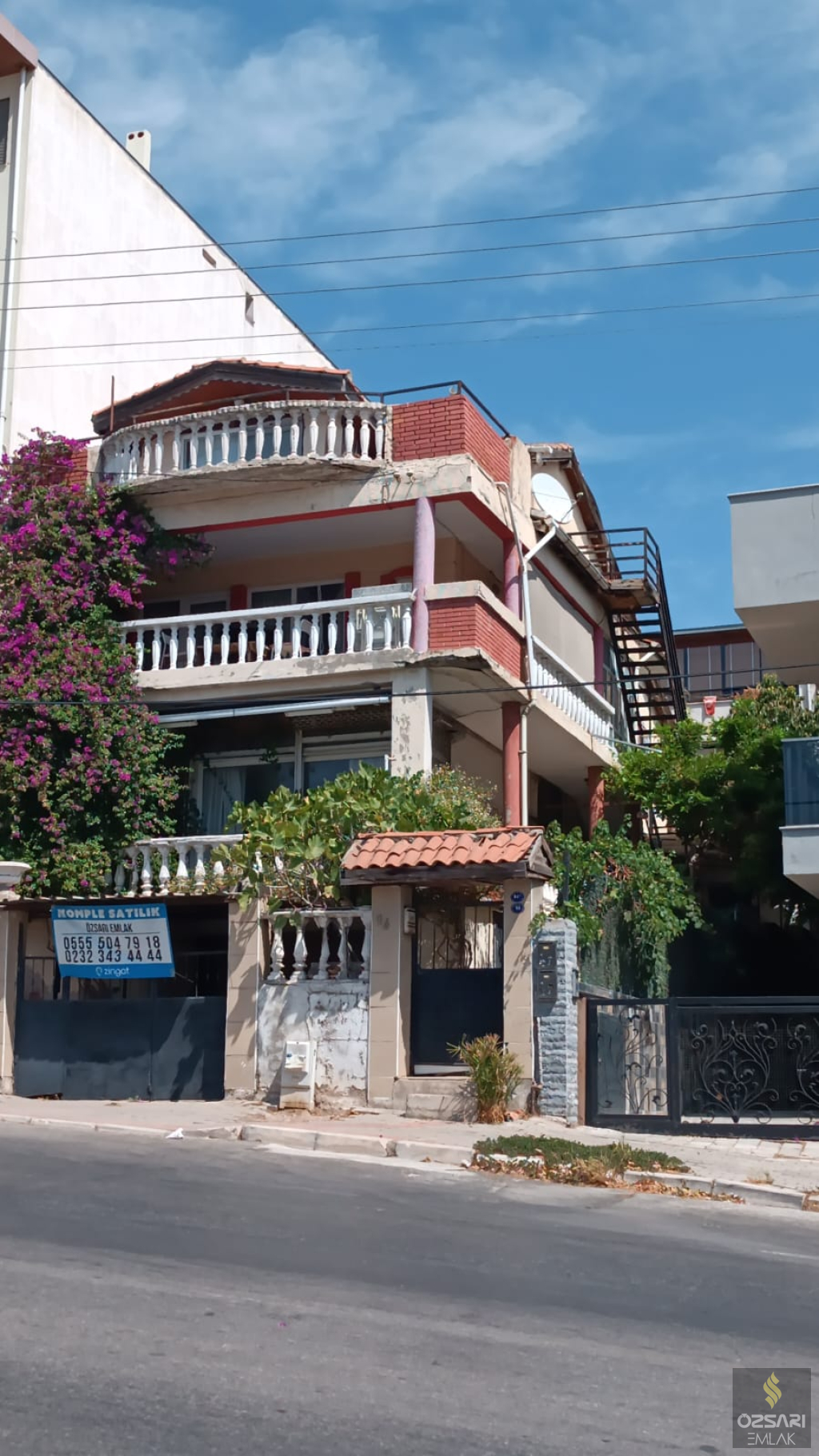 Bornova Atatürk mah deniz manzaralı 3 katlı satılık Bina...