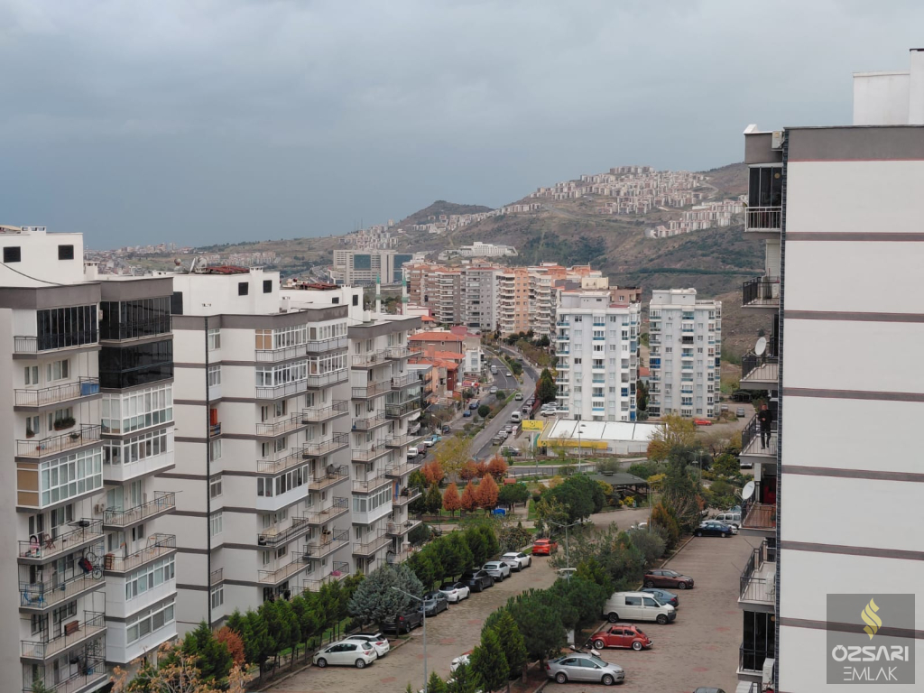 BORNOVA EVKA 4 YAPILI DENİZ MANZARALI 2+1 KAPALI MUTFAK FIRSAT DAİRE
