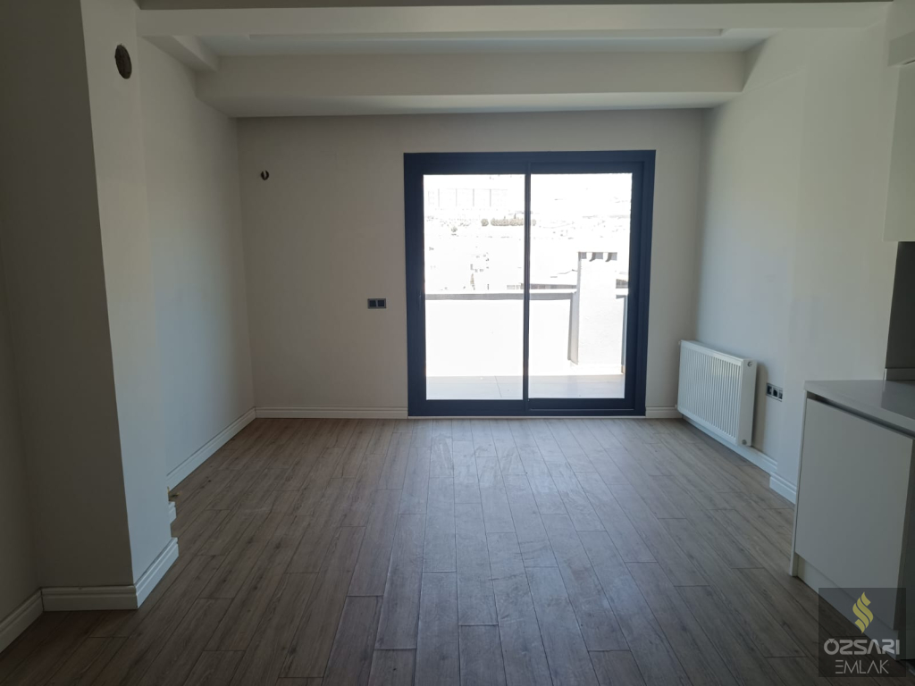 BORNOVA ŞEHİRHASTANESİ KARŞISI ÖZEL TERASLI EBEVEYN BANYOLU GİYİNME ODALI SATILI