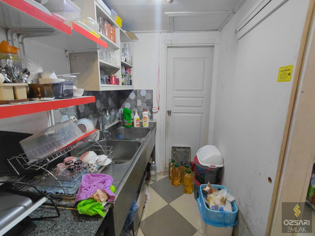 MANAVKUYU ÇAMKIRAN ORTAOKULU KARŞISI SATILIK KUPON DÜKKAN...