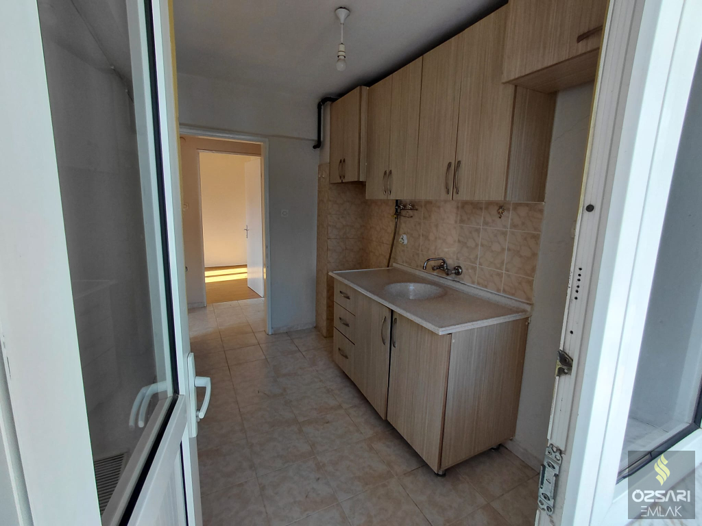 BORNOVA EVKA 4 3+1 YAPILI DOĞALGAZLI KİRALIK DAİRE