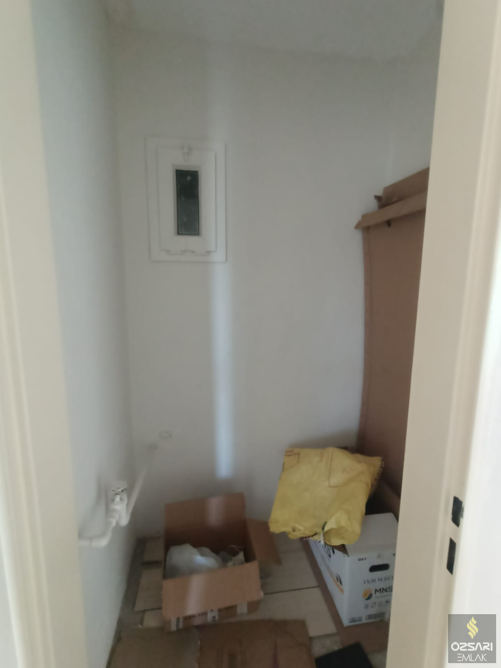 BORNOVA EVKA 4  MİGROS KARŞISI 2+1 DOĞALGAZLI KİRALIK DAİRE