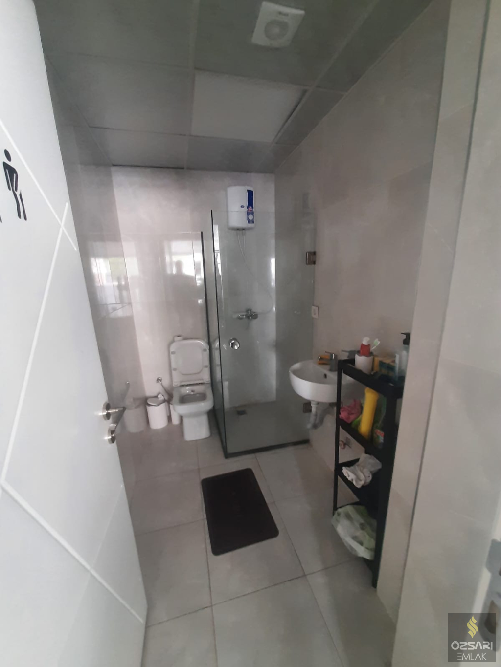 Bornova Atatürk mah. Anacadde üzeri yeni kiralık Dükkan