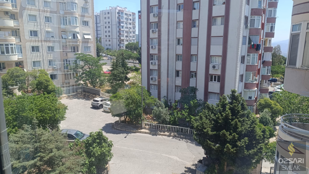 BORNOVA EVKA 4 3+1 DOĞALGAZLI KİRALIK DAİRE